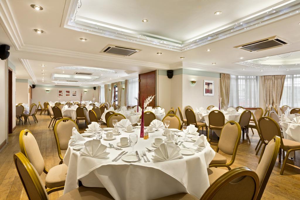 Ramada Hatfield Hatfield  Exterior photo
