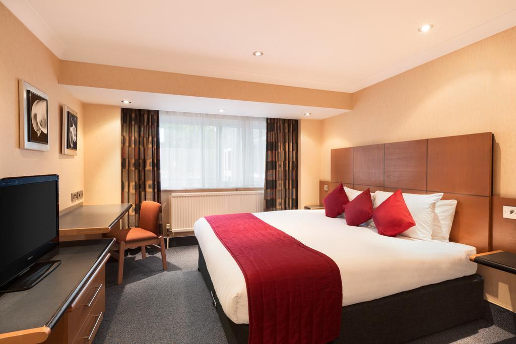 Ramada Hatfield Hatfield  Exterior photo