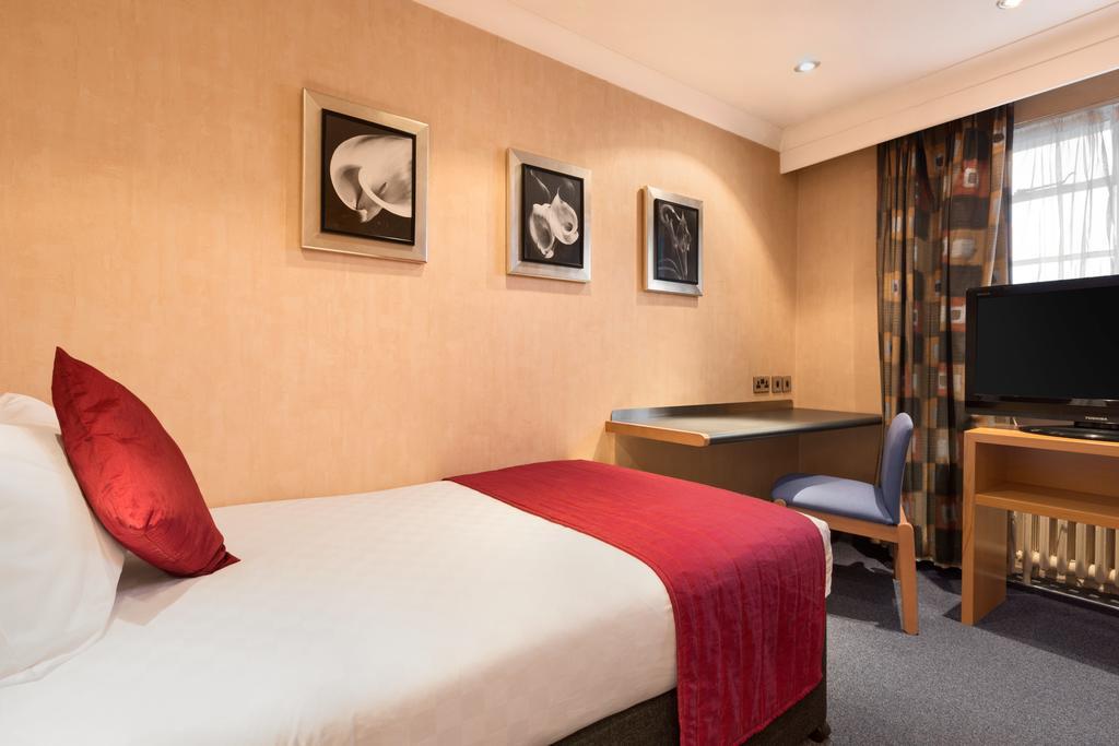 Ramada Hatfield Hatfield  Exterior photo