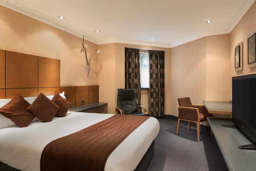 Ramada Hatfield Hatfield  Exterior photo