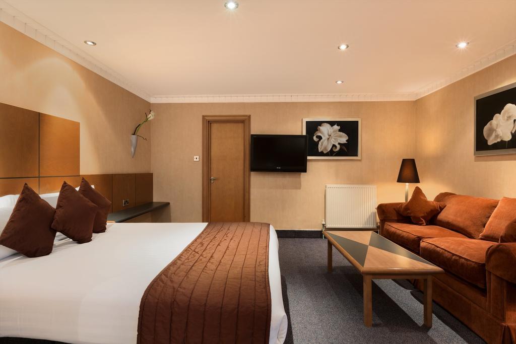 Ramada Hatfield Hatfield  Exterior photo