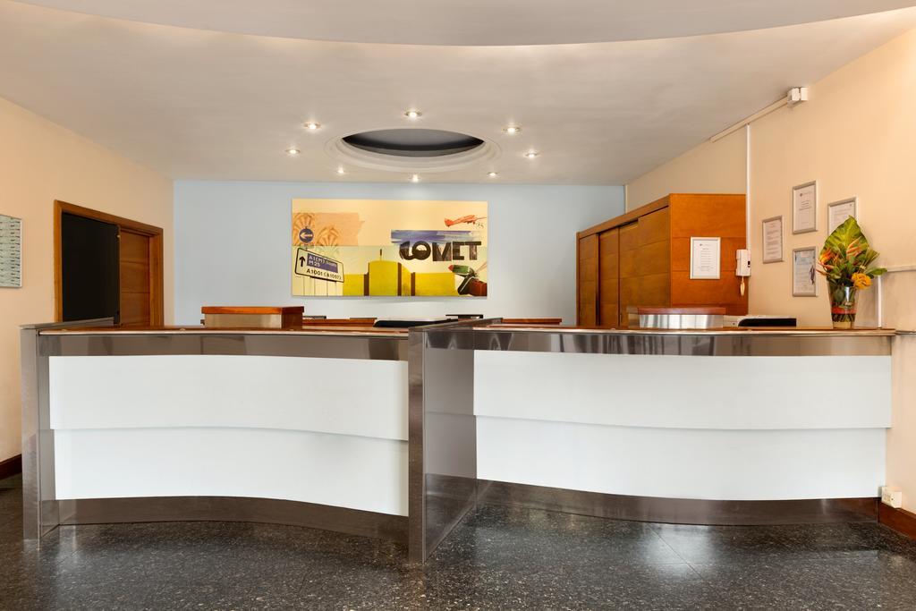 Ramada Hatfield Hatfield  Exterior photo