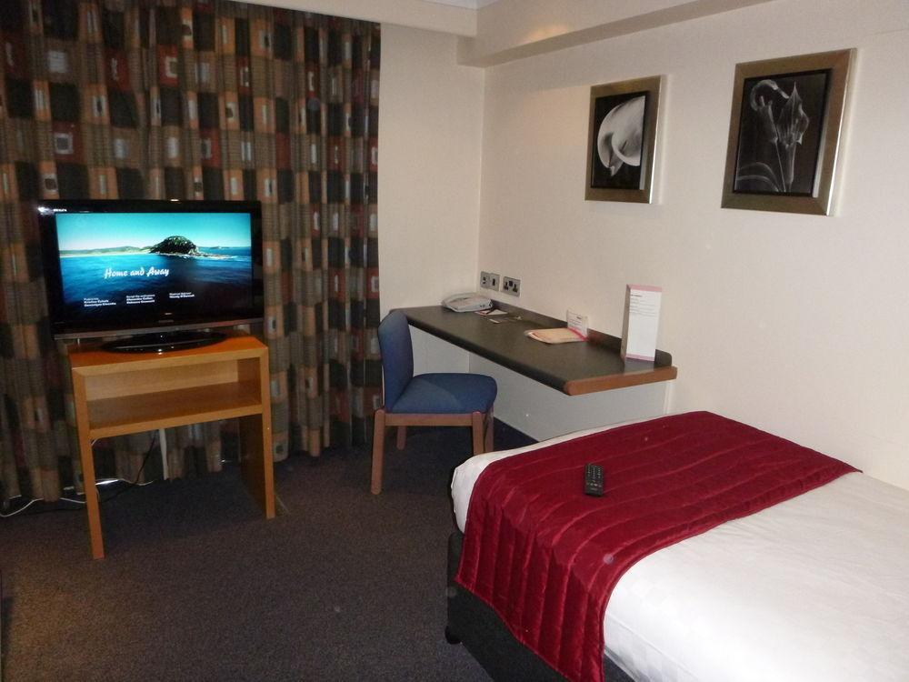 Ramada Hatfield Hatfield  Exterior photo