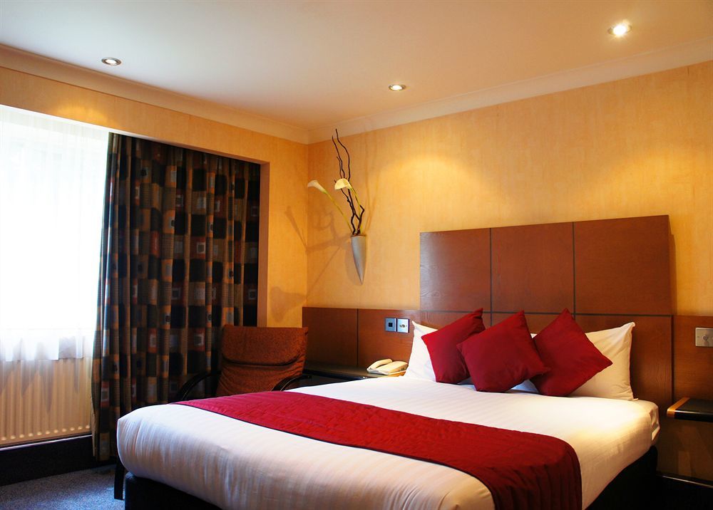 Ramada Hatfield Hatfield  Exterior photo