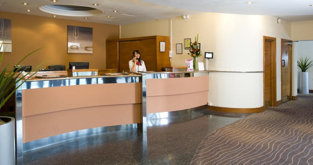 Ramada Hatfield Hatfield  Exterior photo
