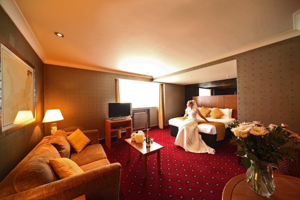 Ramada Hatfield Hatfield  Exterior photo